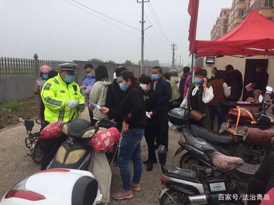 山東：膠州交警零距離為民服務(wù) 電動(dòng)車掛牌進(jìn)村莊