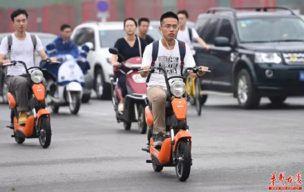 湖南：新田交警上門服務(wù)，電動(dòng)自行車注冊(cè)登記一站完成