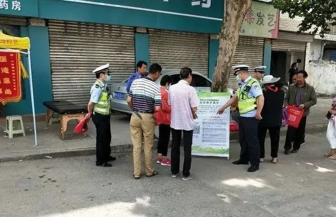 陜西：漢中交警“上門式”宣傳推進(jìn)電動(dòng)車上牌進(jìn)程