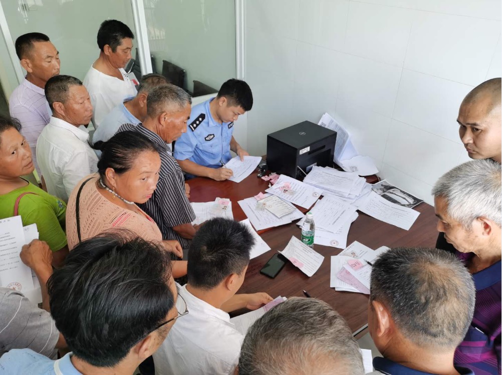 湖南：平江縣龍門鎮(zhèn)開展電動(dòng)車集中登記掛牌便民服務(wù)活動(dòng)