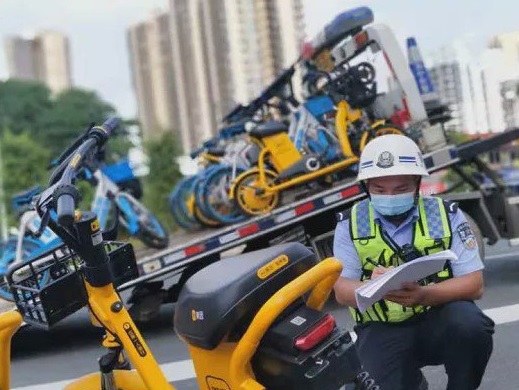 廣西：南寧交警城管整治共享電動(dòng)車亂象