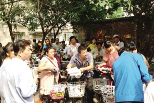 遼寧：鐵嶺市電動(dòng)車登記上牌工作全面展開  交警已辦理電動(dòng)車號(hào)牌300多副