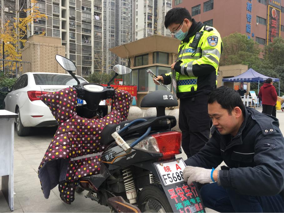 安徽：進(jìn)社區(qū)“上門(mén)辦” 合肥電動(dòng)車(chē)?yán)塾?jì)上牌近200萬(wàn)輛